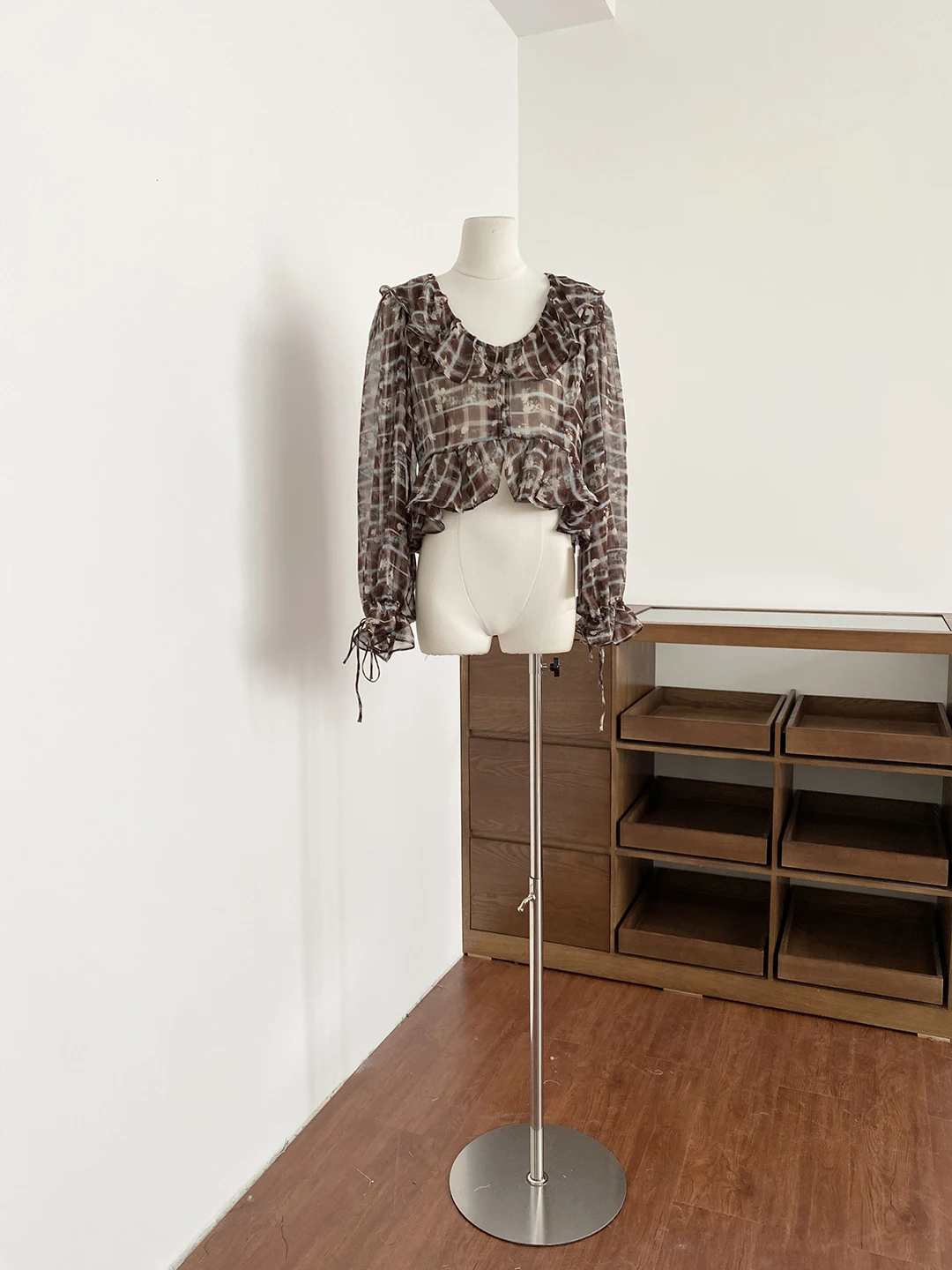 

Retro Plaid Bell Sleeve Women's Shirt Long Sleeve Slimming Versatile Top Spring 2026 Fashion Ladies' Classic Polyester Fiber