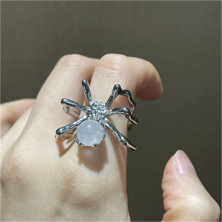 Luxury Designer Gothic Spider Ring for Woman Charm Luxury Punk Aesthetic Grunge Couple Ring Vintage Cool Stuff Party Jewelry