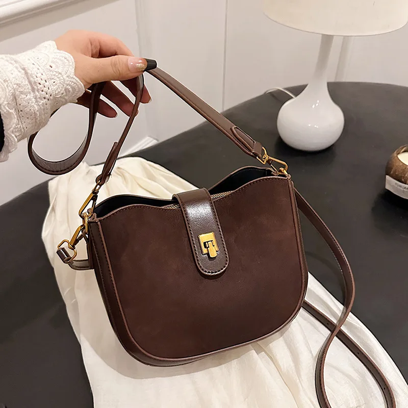 

Trendy Brown Saddle Bag for Women – Stylish Semi-Circle Crossbody Bag, Vintage Boho Chic, Fall/Winter Maillard Fashion"