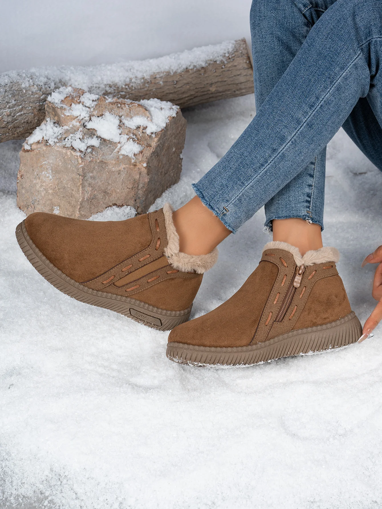Damen-Winterstiefel Braun Damen-Knöchelstiefel mit seitlichem Reißverschluss, warm gefüttert mit Fleece, rutschfeste flache Schneestiefel für den täglichen Outdoor-Gebrauch. – Detail 15