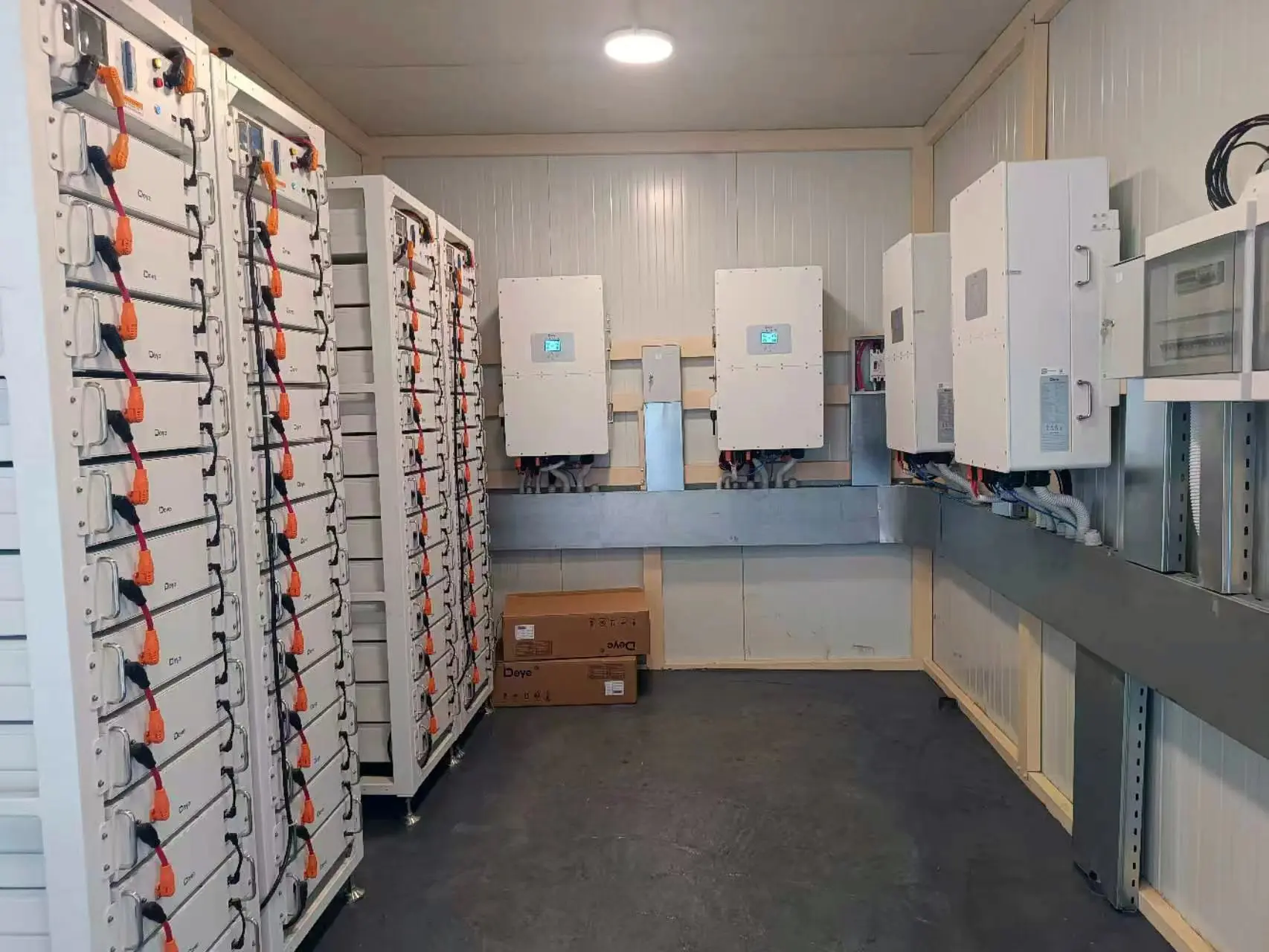 Deye 12Kw Inversor Híbrido Armazém Micro Inversores Painéis Solares Kit Inversor Híbrido Com Controlador Solar