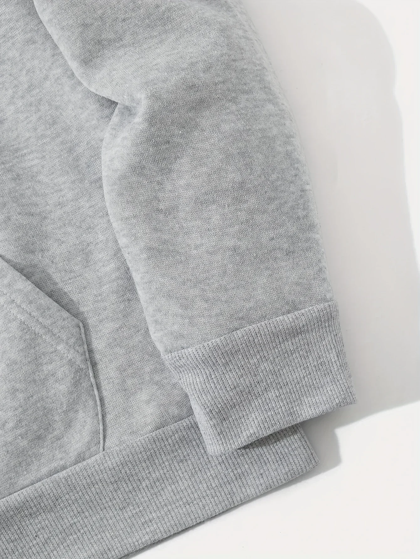 هوديي فضفاض مطبوع هندسيًا للرجال - سترة هيب هوب رمادية للشارع مع جيب أمامي، بلوفر كاجوال للخريف/الشتاء المغسول في الغسالة