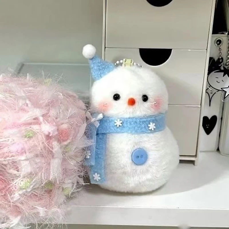 Non Originale: Perché Scegliere il Plush Snowman Keychain per il Tuo Stile Inverno
