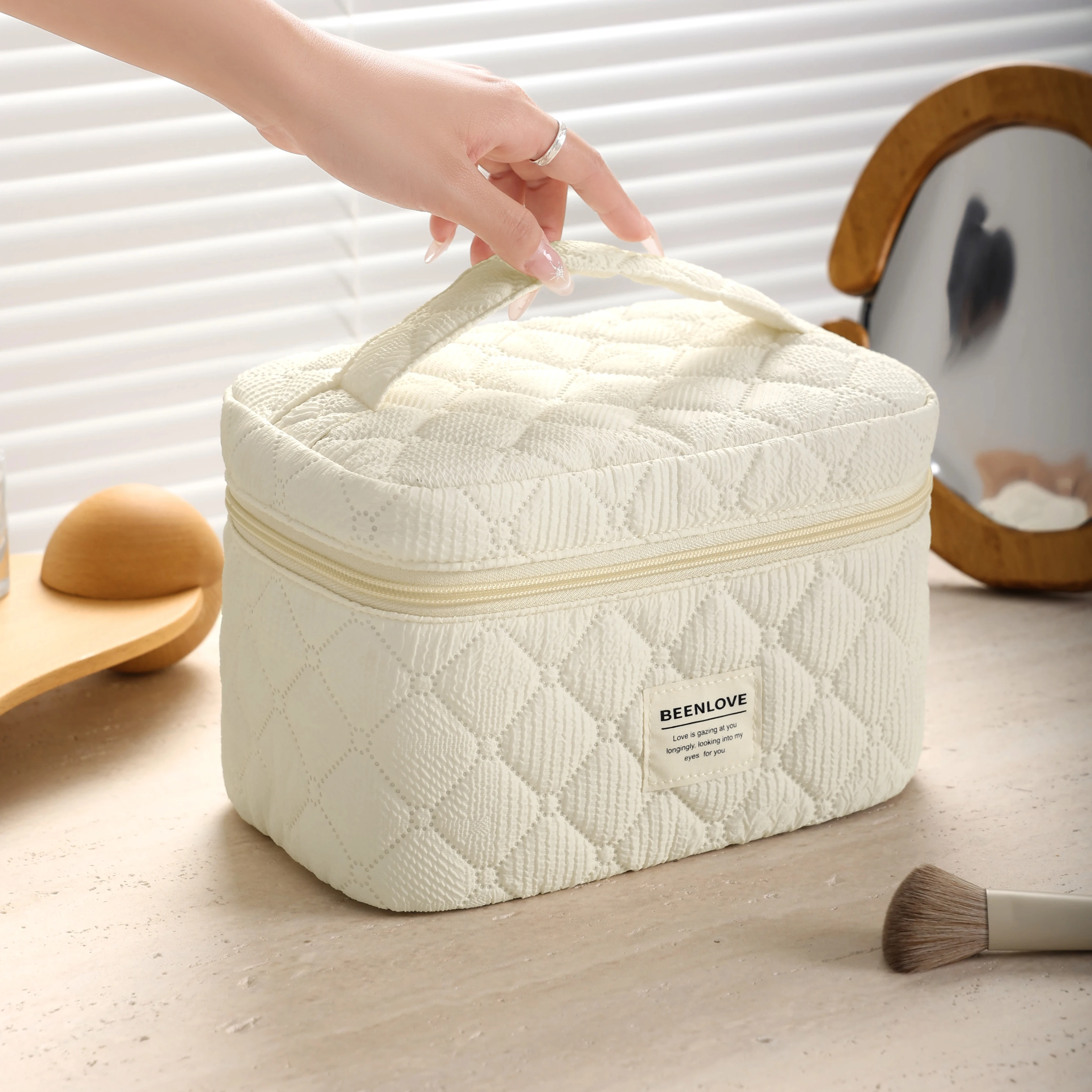 Women\'s Cosmetic Bag Quilted Makeup Storage Bag Portable Travel Organizer Cosmetic Toiletry Pouch Cute Make Up Handbag Bag