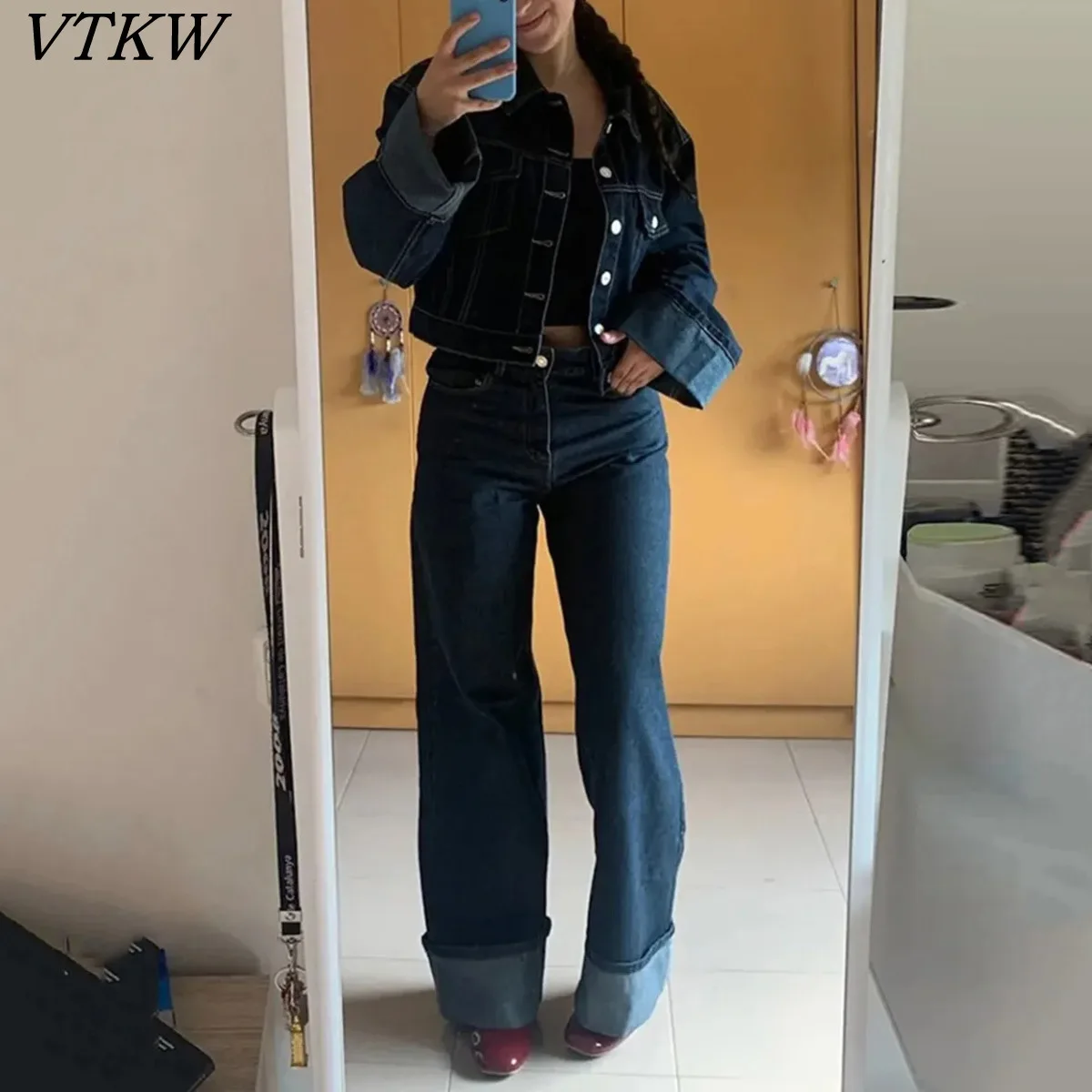 

VTKW 2026 Новый женский комплект из темного денима: оверсайз куртка и брюки с широкими штанинами и манжетами, повседневная одежда