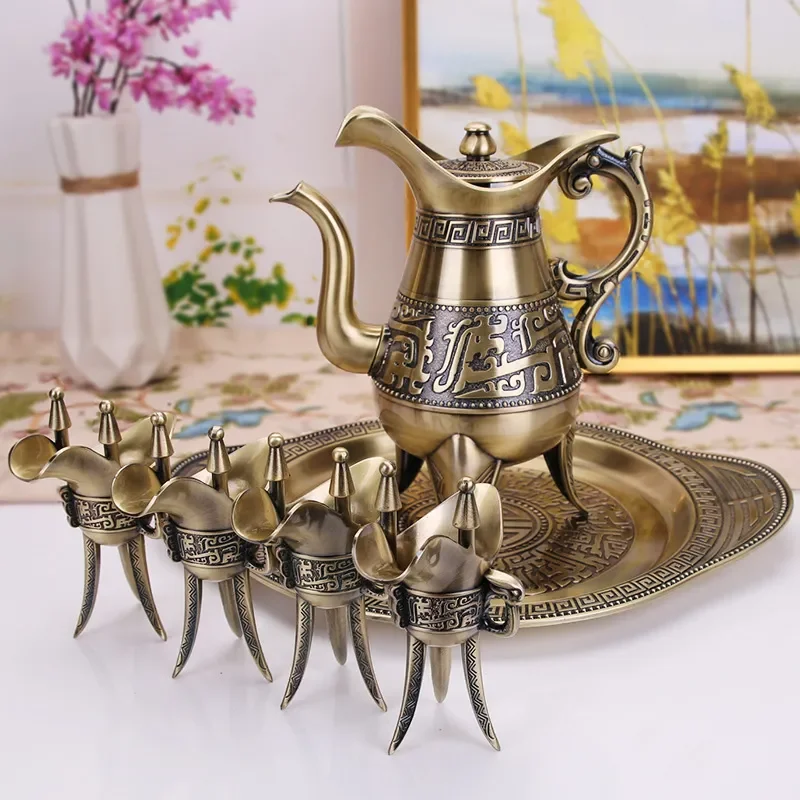 Vintage Bronze Metal Wine Jug Classical Retro Jazz Cup Set Antique Style Drinking Vessel for Home Bar Decor Gift Idea Retro