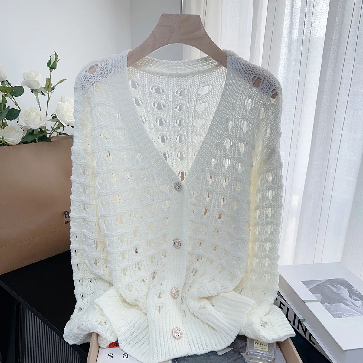 Cárdigan de punto con cuello en V calado de estilo coreano para mujer, suéter holgado Retro liso de manga larga, abrigo, Tops versátiles, 2025