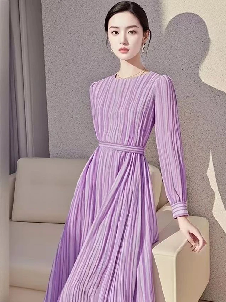 Lila gestreiftes Satinkleid für Damen, Herbst, neuer französischer Stil, elegant, langärmelig, lässig, Urlaub, schlichtes A-Linien-Plisseekleid
