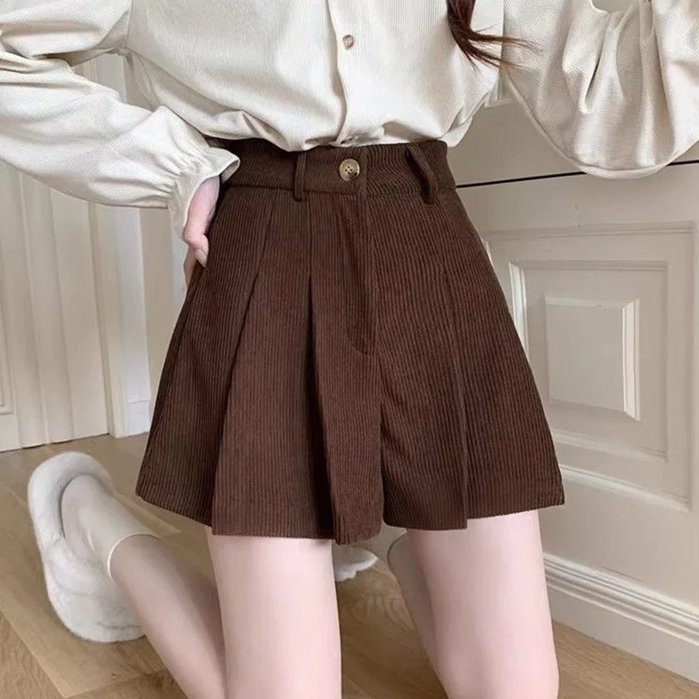 شورت نسائي مطوي ملابس سروال قصير غير رسمية نمط بلون مناسب للربيع والخريف حالة جديدة تمامًا