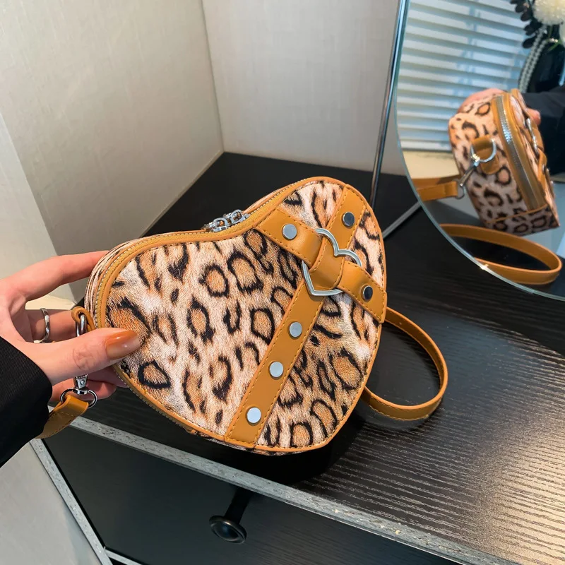 Autumn personalized leopard print bag 2024 new Korean version fashion design Instagram internet celebrity single crossbody bag