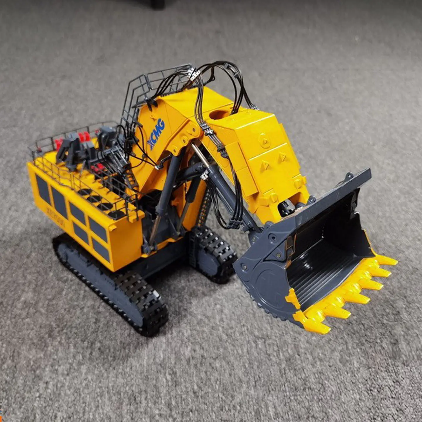 Collectible Diecast Model Replica 1:50 Scale XCMG XE7000 Heavy Duty Hydraulic Excavator Engineering Machinery Alloy Model Gift