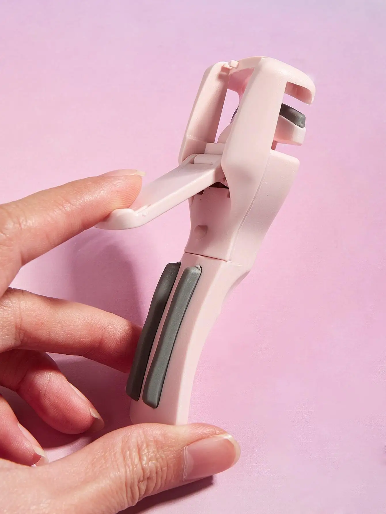 1pc Eyelash Curler,Eyelash Curler, Vegan Makeup Tool, Creates Eye-Opening & Lifted Lashes, Lash Curler Includes Additional Rubber Replacement Pad,Portable Compact Plastic Partial Makeup Curler,Makeup,Cheap,Room Decor,Vanity,Travel sb2202164263633303