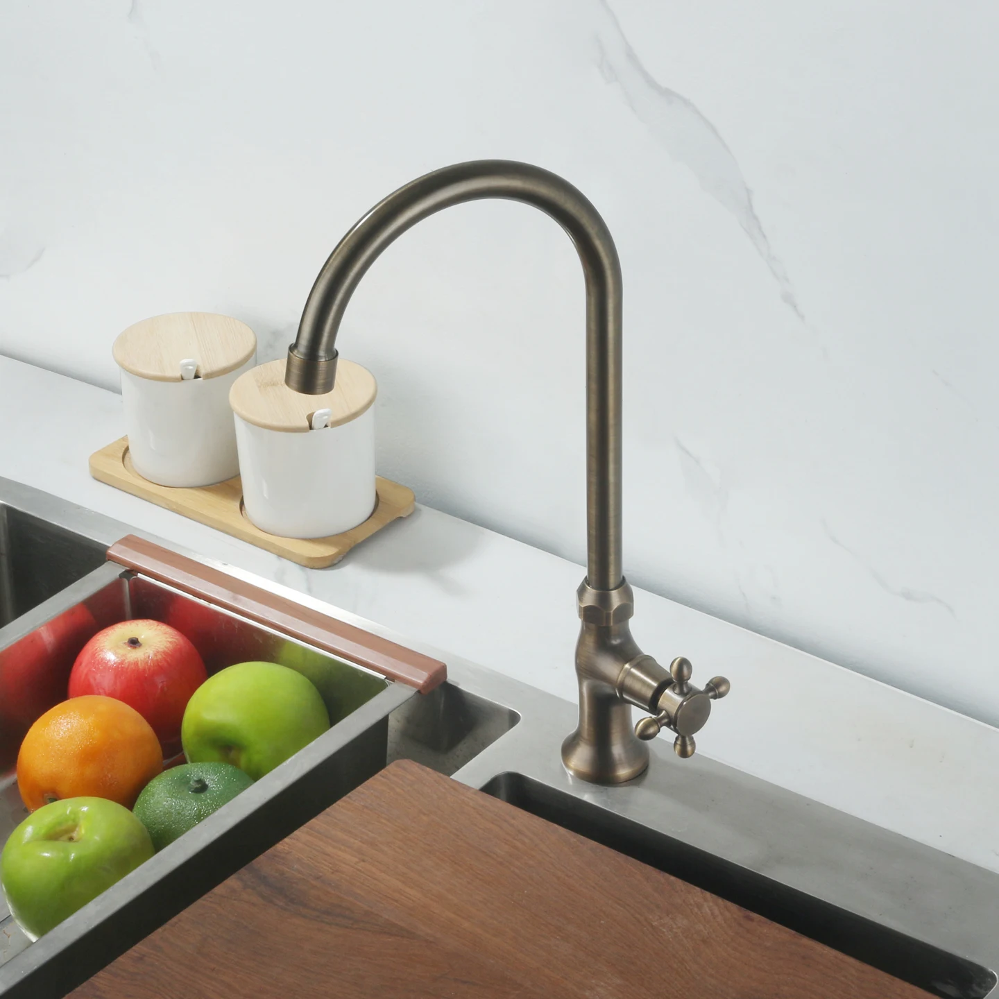 One Handle Kitchen Sink Faucet Deck Mounted Single Cold Vessel Sink Faucets 1 Hole Rotatable Kitchen Faucet Antique