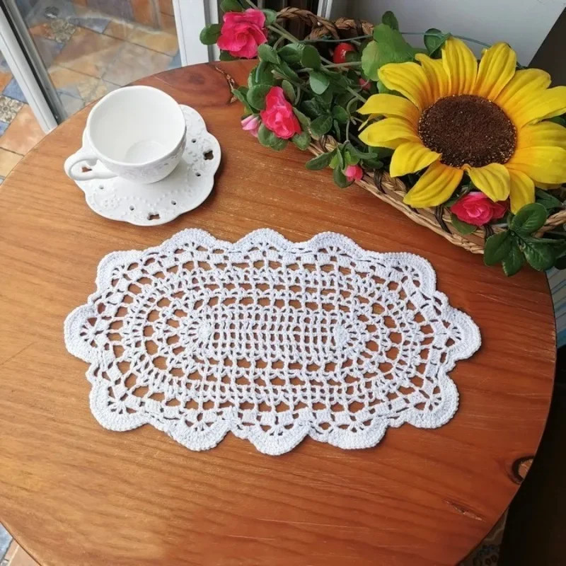 Handmade crochet flower hollow woven decorative mat, nostalgic retro beige old Shanghai style oval dining mat