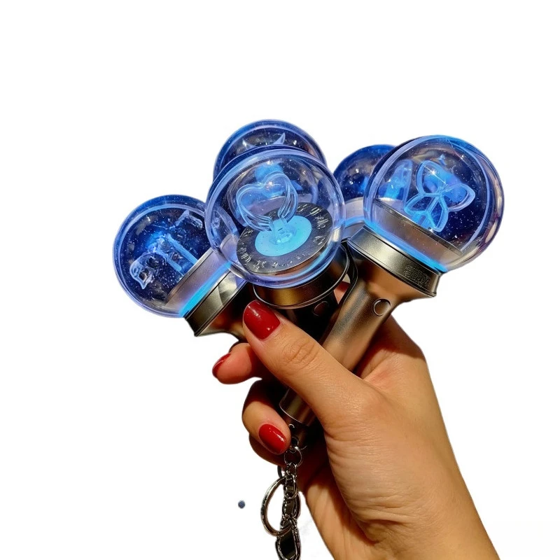 Фото Новые корейские мини-брелоки-лайтстики K-pop WINTER NINGNING KARINA GISELLE: креативные светящиеся брелоки с батарейками, модный кулон