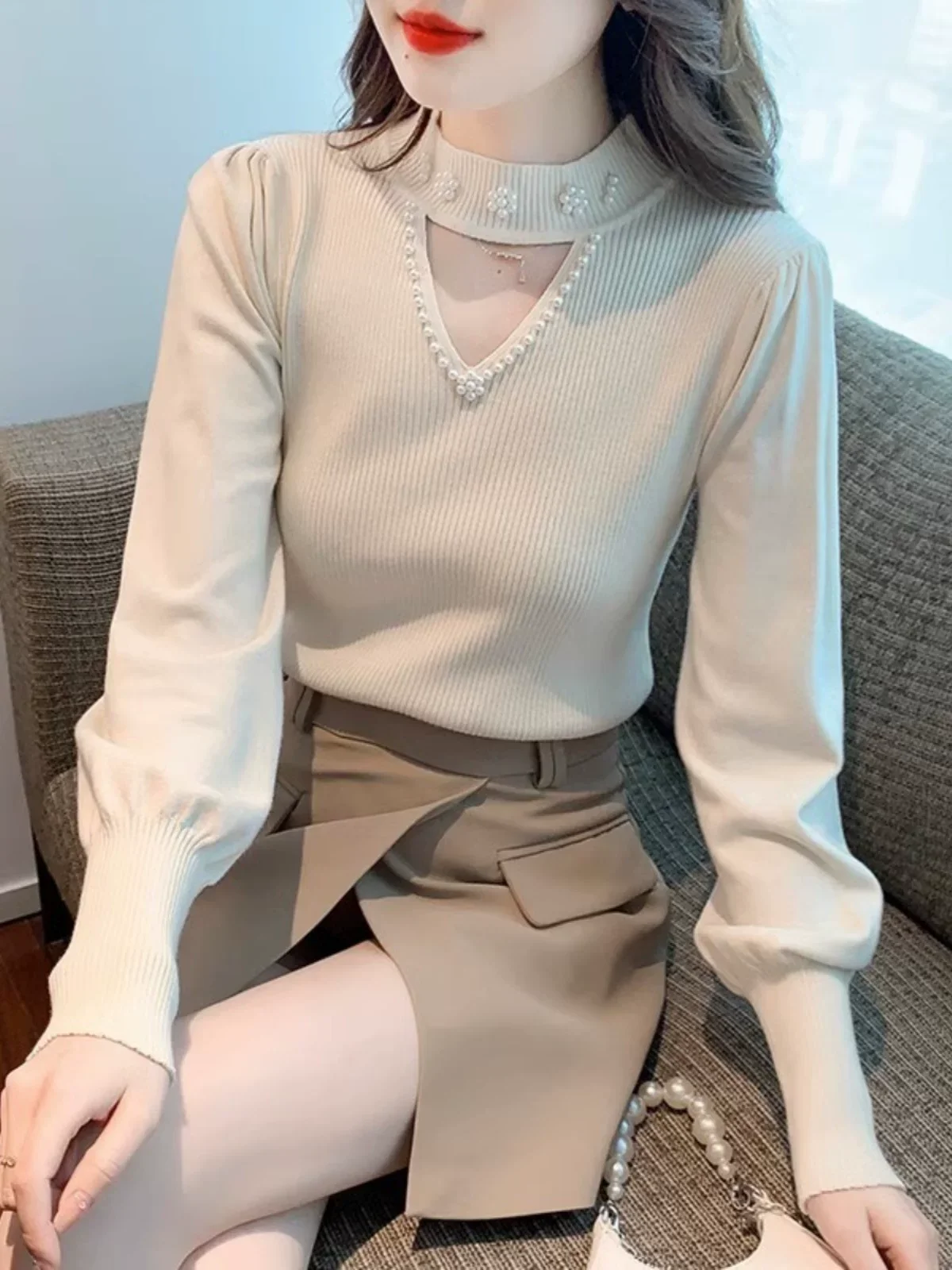 

Faionable Knitted Base irt Women's Design Sense Hollow out Stand Collar Inner And Outer Wear Pearl Embellied Top