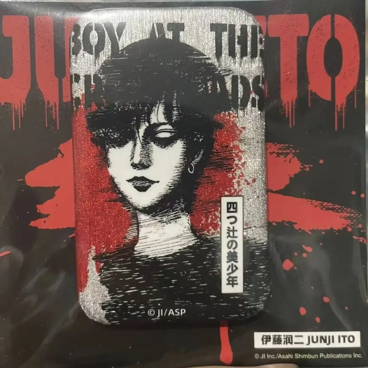 Tomie Kawakami Reflektierendes Lichtabzeichen Junji Ito Serie Tragen Sie dekorative Abzeichen Anime periphere Sammlerstücke Geschenkspielzeug