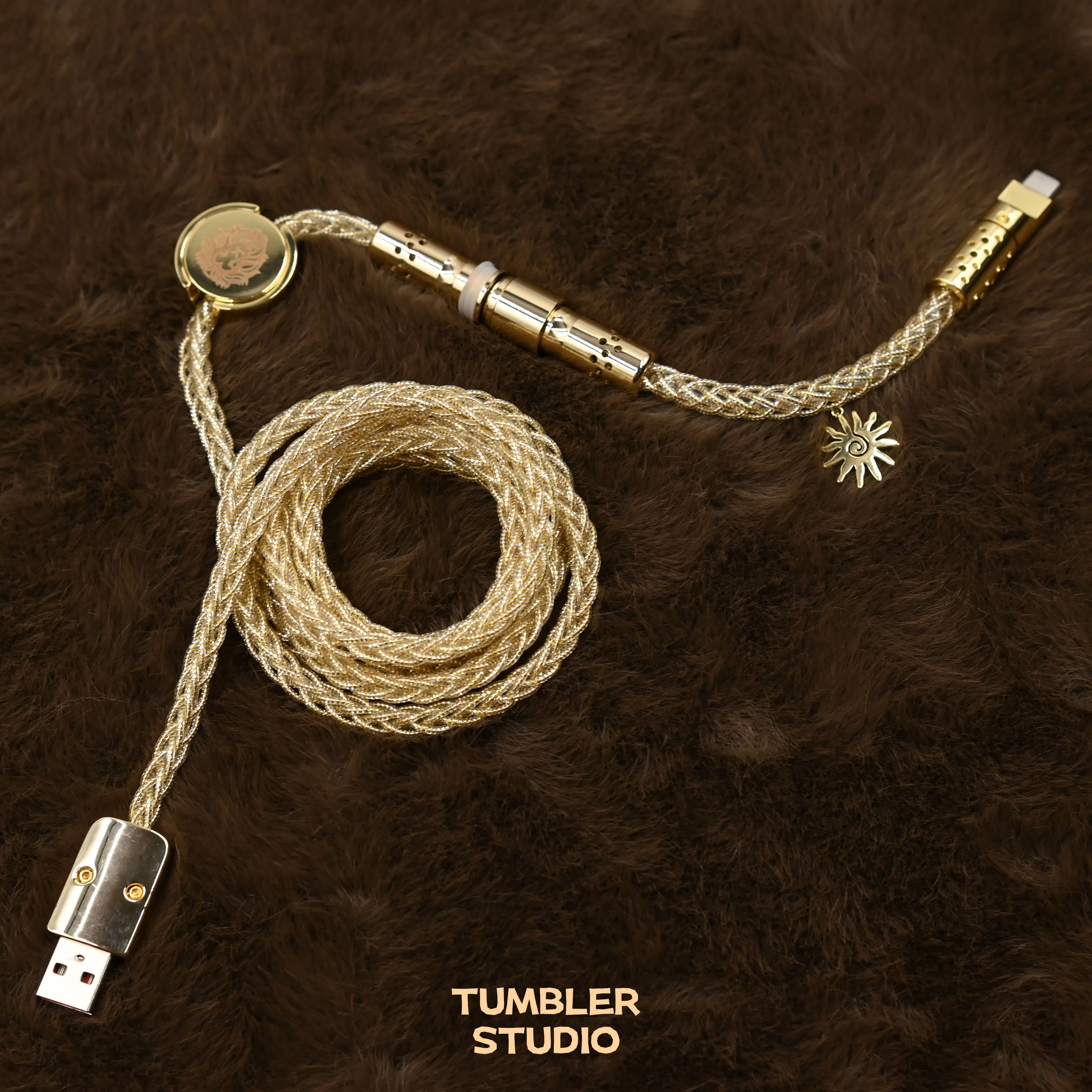 Tumbler Studio RGB 8K Aviator Cable Lion King Nameplate Single Crystal Copper Magnetic Mechanical Keyboard Cable USB Spring Wire