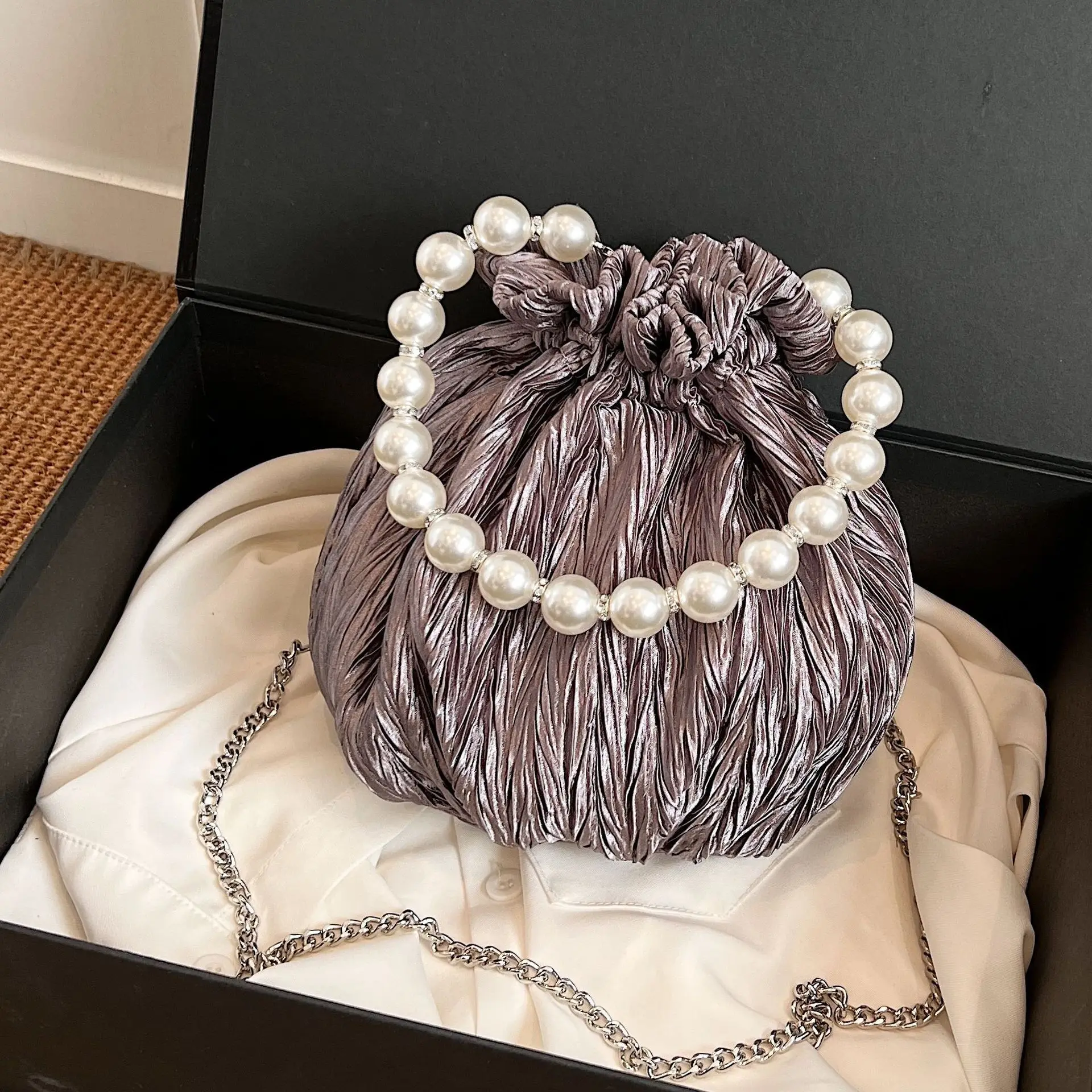 mulheres-verao-outono-novo-crossbody-cordao-balde-saco-nova-moda-coreana-dobrado-personalizado-portatil-perola-micangas-corrente