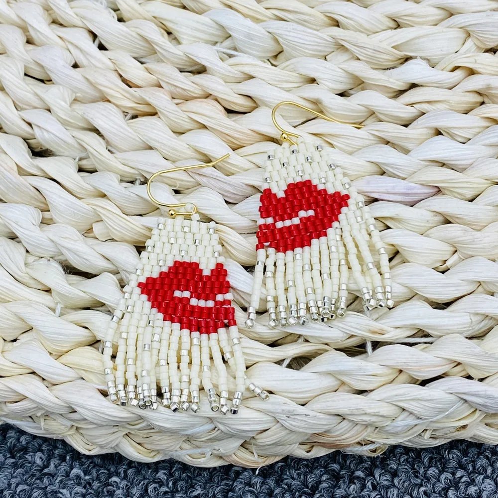 Bohemia Hand-woven Alloy Rice Bead Earrings with White Tassel Lip Design Simple Personality Original Beaded Jewelry