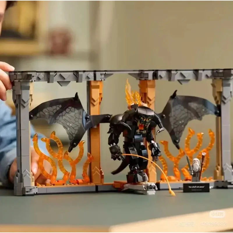 2025 مجموعة ليغو الجديدة Gandalf vs. Balrog رف الكتب الديكور الإبداعية ليغو عرض اللعب عيد الميلاد هدية عيد ميلاد #4