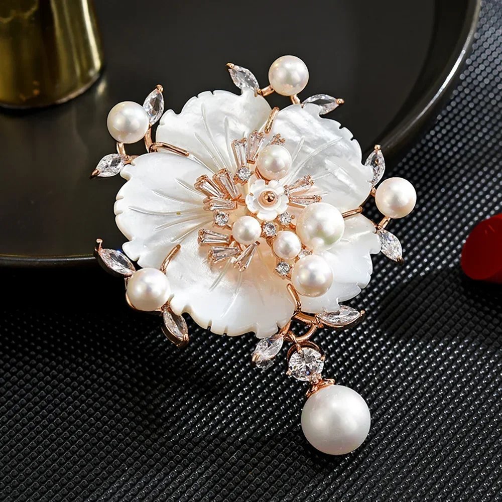 

Flowers Brooch Pin Crystal Rhinestones Pearl Pendant Brooches for Women Bouquet Sweater Scarf Clothing Access Gift