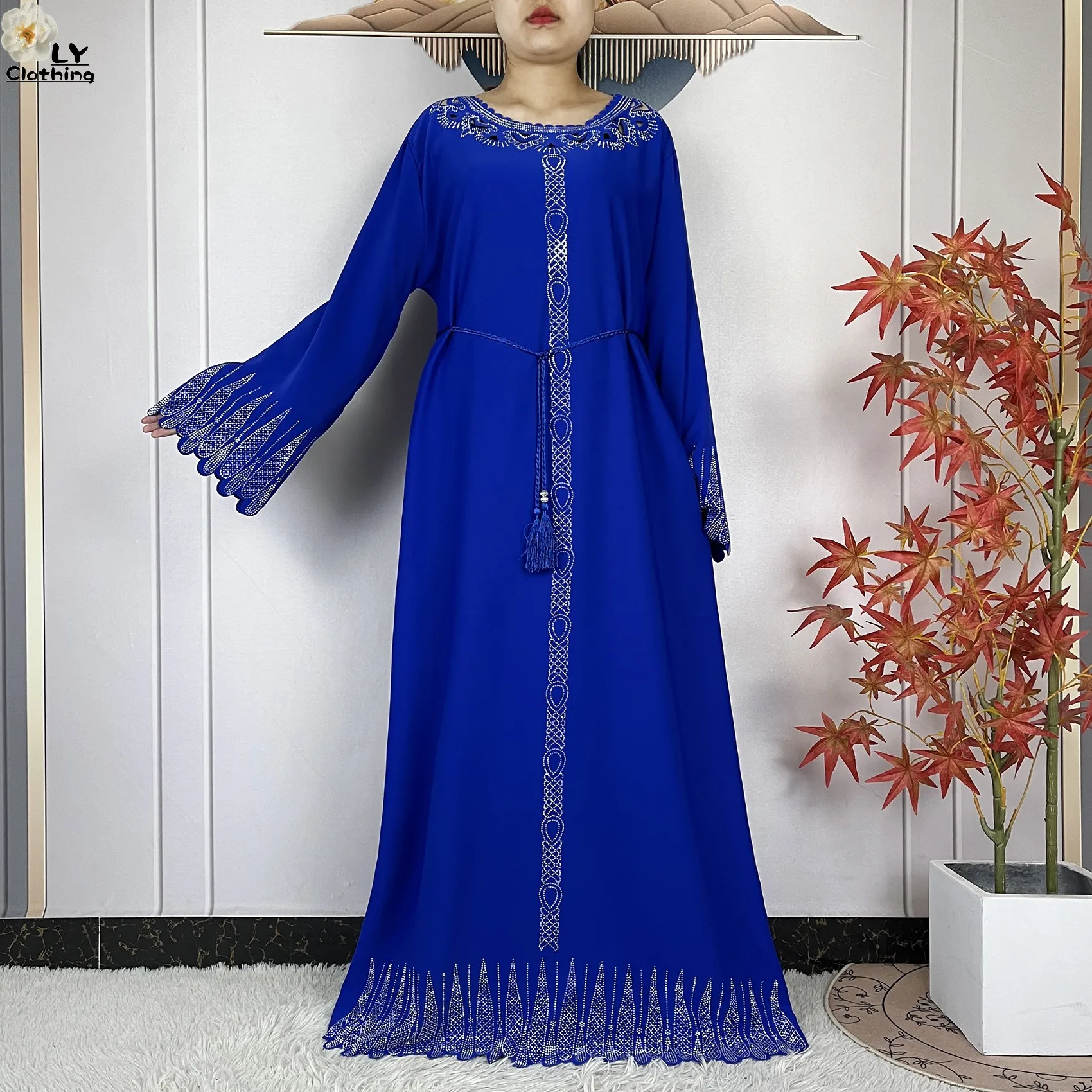 عباية جديدة لعام 2025 دبي فستان إسلامي فاخر للنساء عباية نسائية عربية أنيقة ماسية فضفاضة إسلامية بأكمام طويلة ملابس تركية