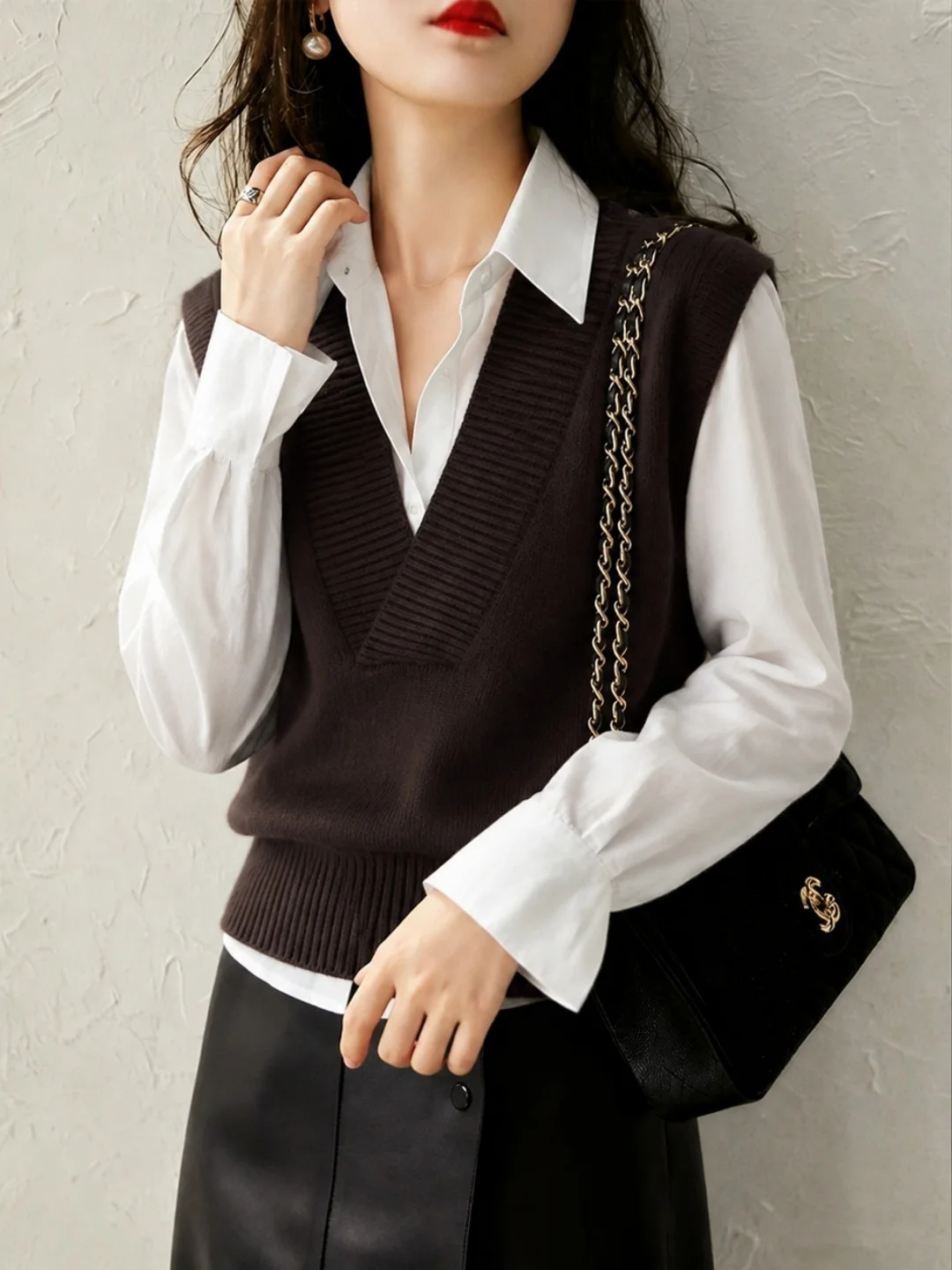 Commuter Style V-Neck Knitted Vest Sleeveless Casual Layering Women's Fashion Autumn 2026 New Arrival Poetic Lin Brand