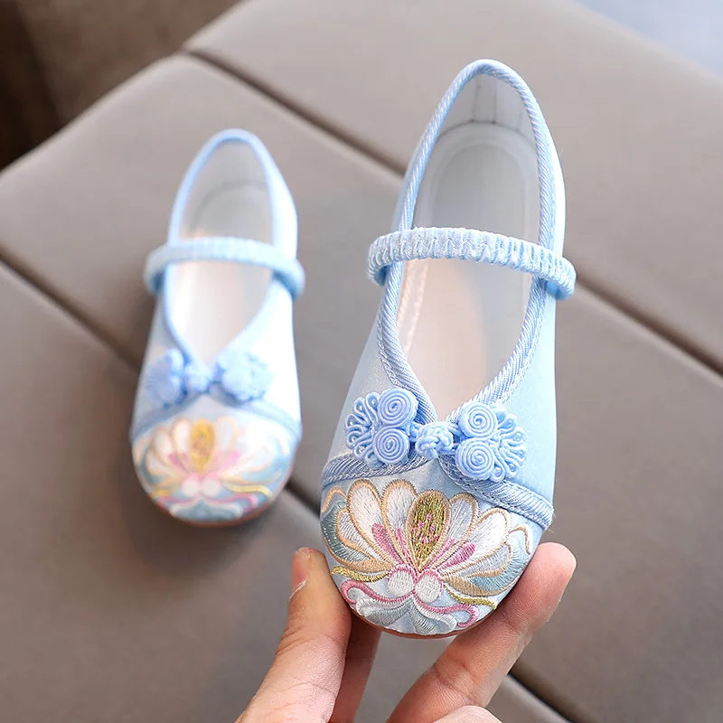 Novo bordado artesanal crianças sapatos estilo chinês pano superfície sapatos para meninas elegante padrão de flor tradicional sapatos hanfu