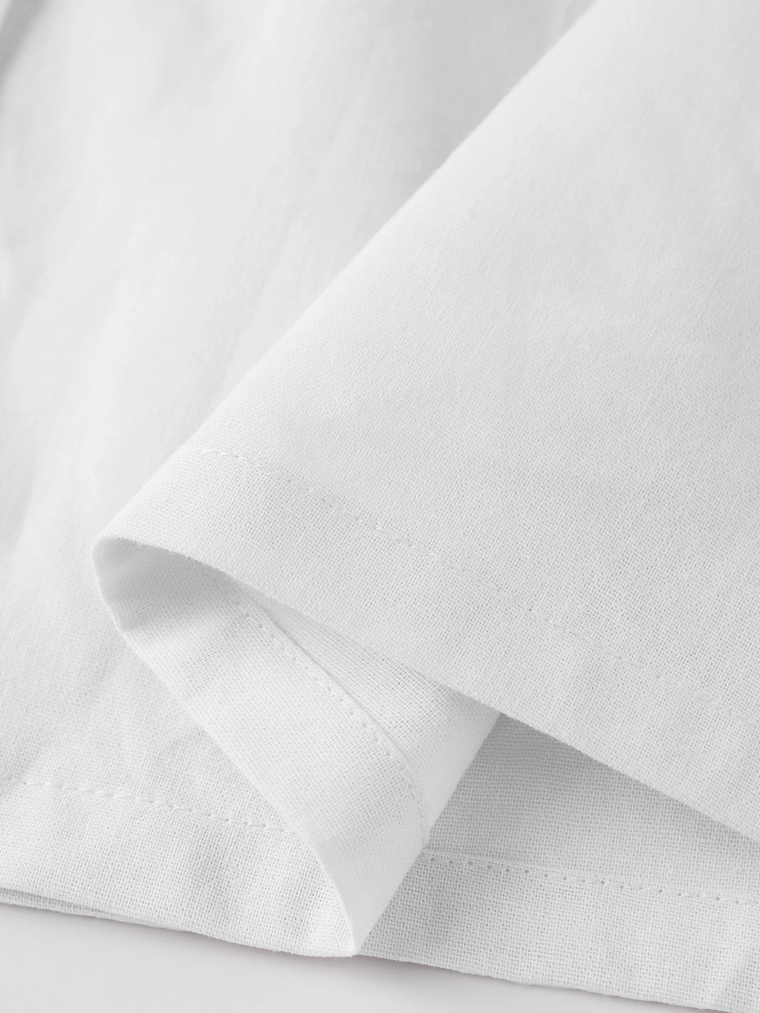 طقم صالة نسائي مكون من قطعتين مع لون سادة وأكمام طويلة وياقة على شكل طية صدر السترة وتفاصيل سفلية وسراويل خصر مرنة مع