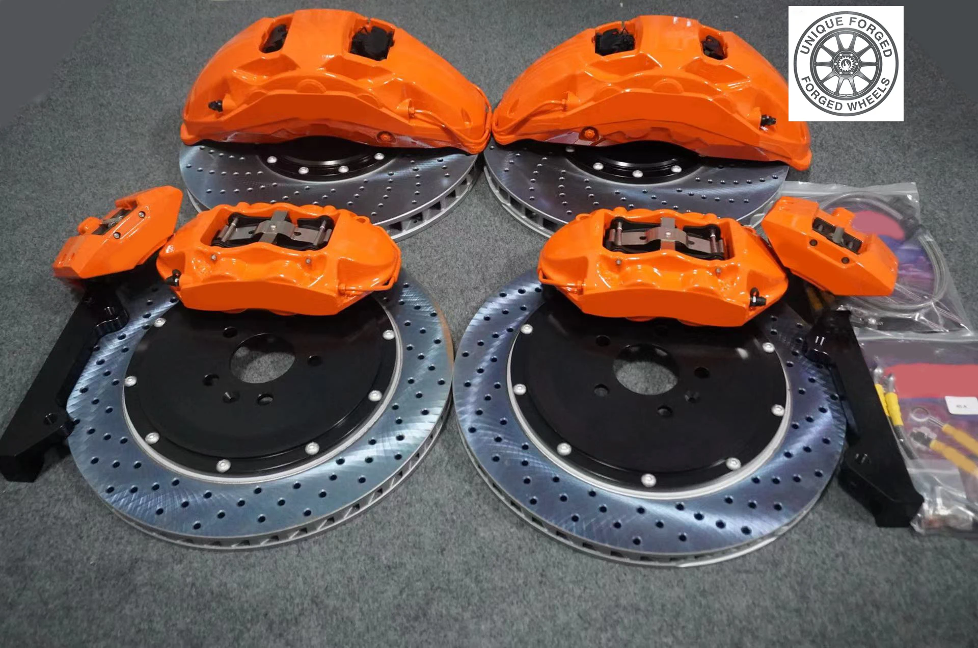 

Комплект больших тормозов с 10-поршневыми суппортами и перфорированными дисками 420-440 мм, 26 вариантов исполнения