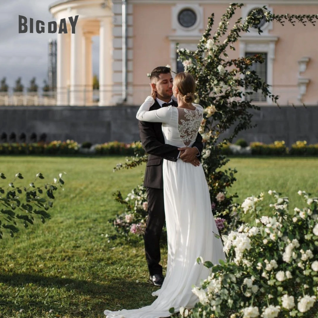 Robe de mariée A-Line à col en V pour femmes, appliques en dentelle à manches longues, train de balayage, robe de mariée exquise, robe de plage, tout ce qui est éducatif, 2024