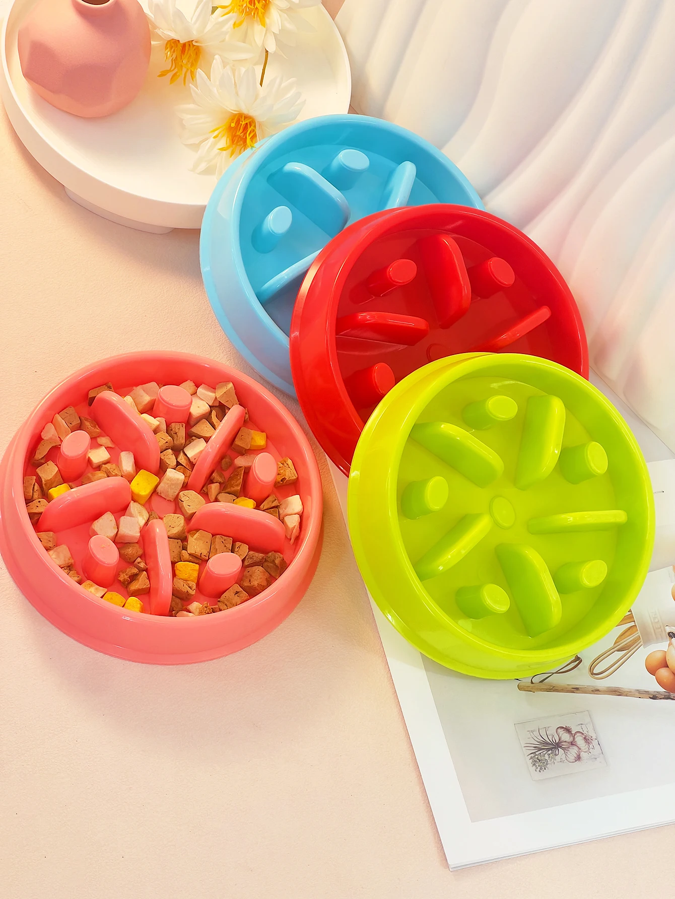 1 plastic pet bowl feeder with 4 colors to choose from, dog bowl, dog food basin, slow food bowl, partition design to prevent ch