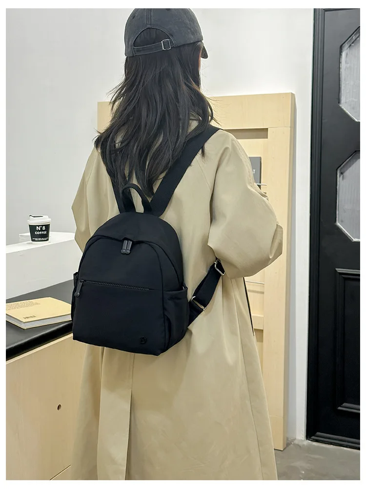 Stilvoller, minimalistischer Rucksack für Damen, leichte Reisetasche mit Telefonschlüsselaufbewahrung, kleiner, schicker Rucksack – Detail 25