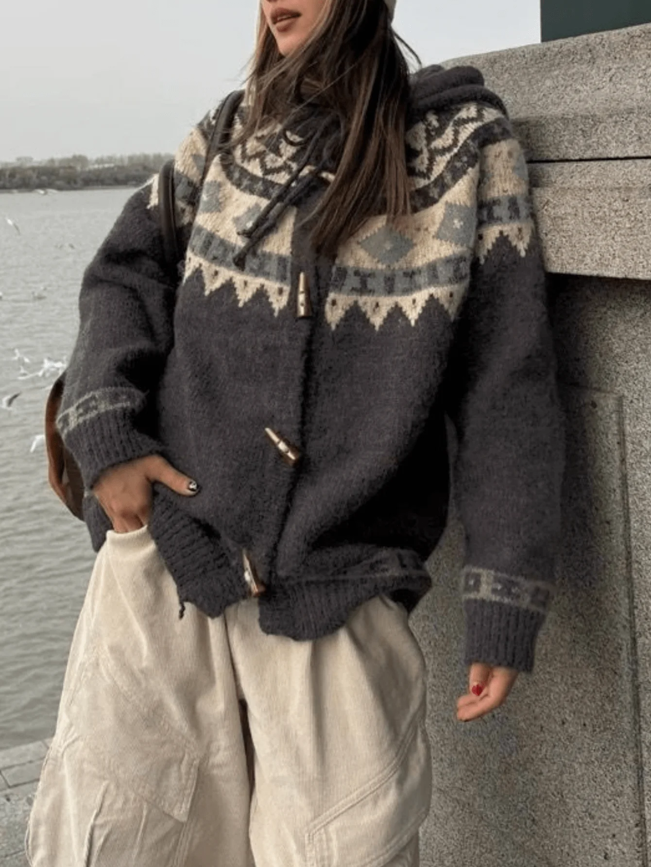 

Женский кардиган с капюшоном в скандинавском геометрическом стиле с пуговицами-рожками, уютный вязаный свитер для осени и зимы