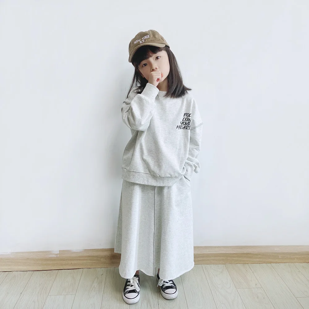 

Осень-зима 2024, новый повседневный свободный комплект с капюшоном и полуюбкой для девочек, длинная юбка-зонтик, комплект из двух предметов в лесном стиле