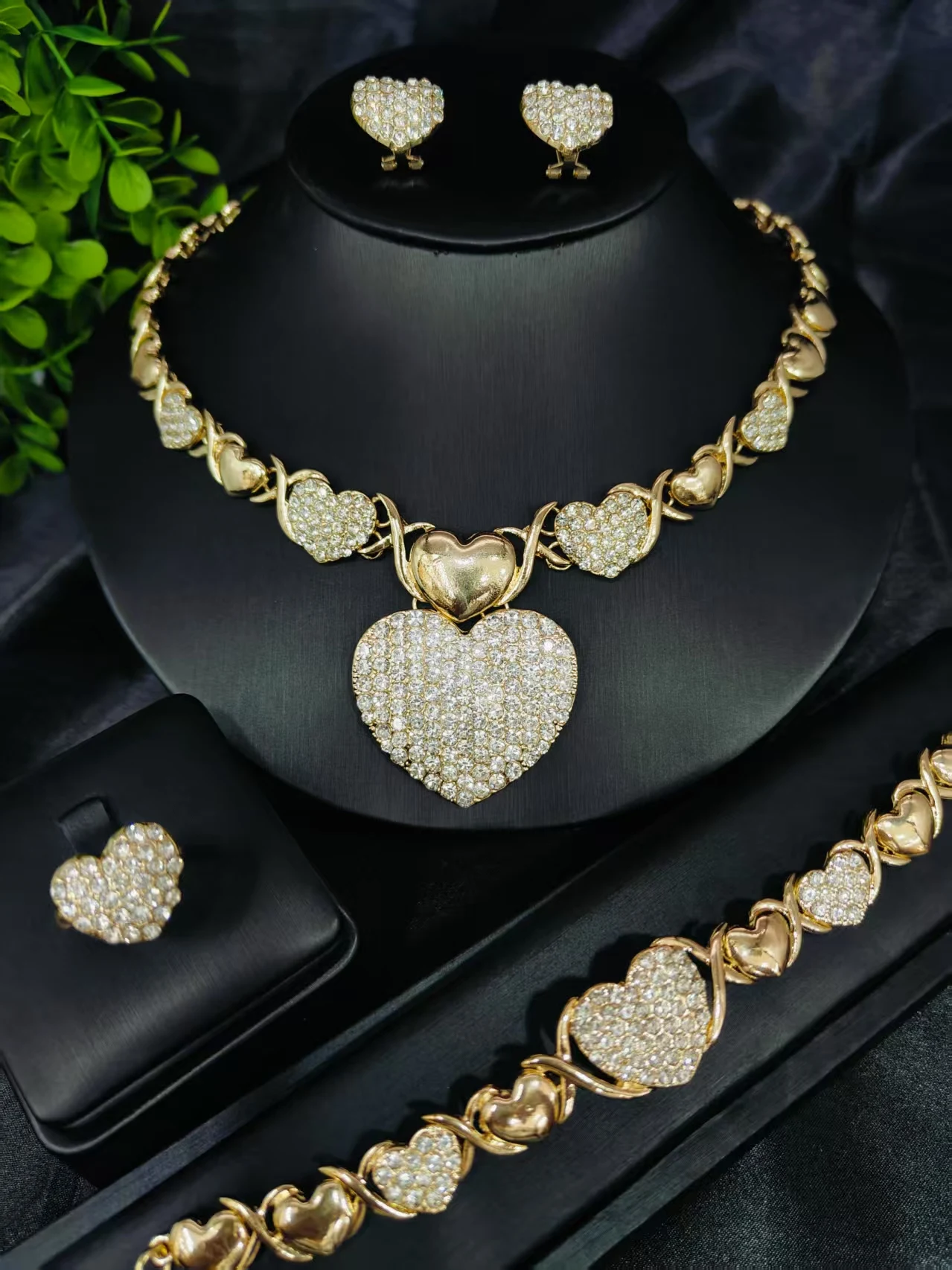 

Love Pendant Plated Gold Jewelry Set for Women Necklace Earrings Bracelet Ring African Wedding Party Celebrate the festival
