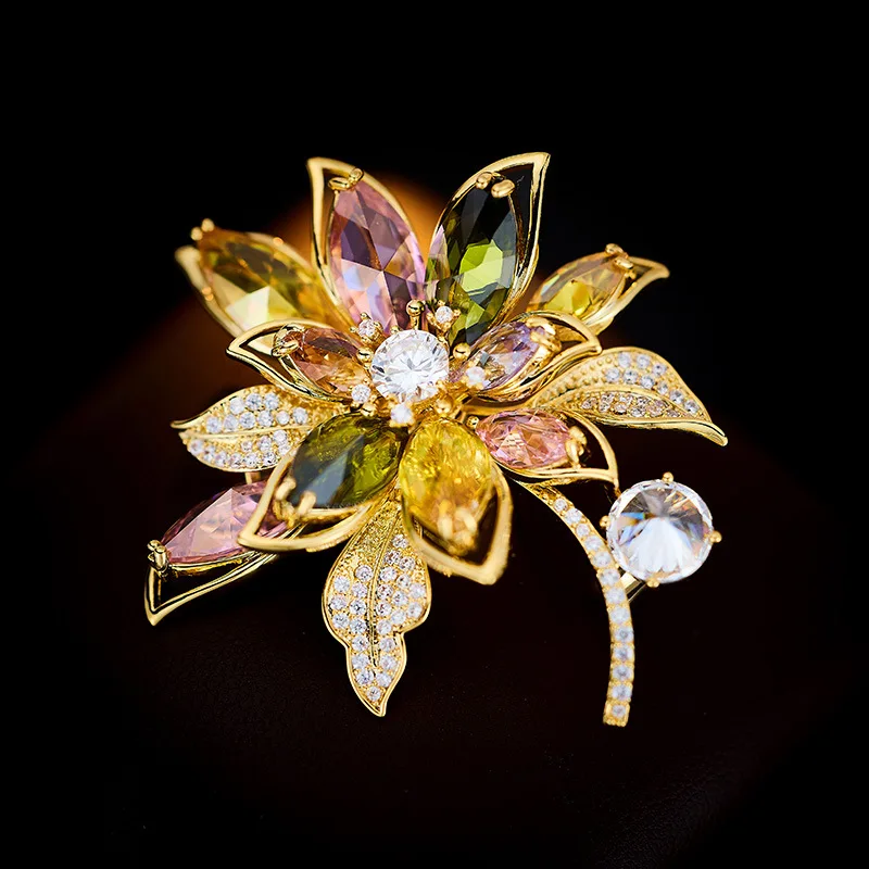 

High-end colored zircon brooch, fashionable and elegant suit coat, pin buckle accessory, retro flower brooch for women