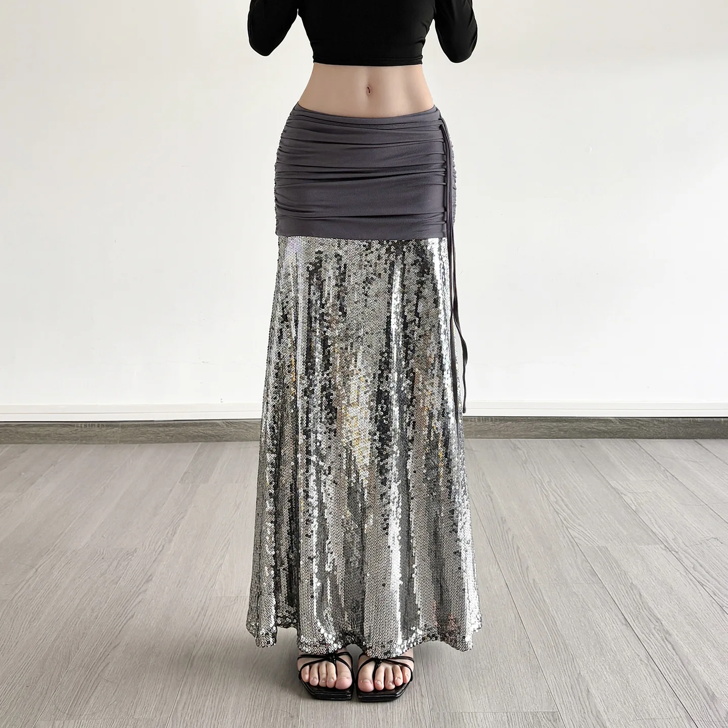 Nightclub francese con paillettes ragazza piccante pieghe a vita bassa con lacci gonna avvolgente sexy da donna