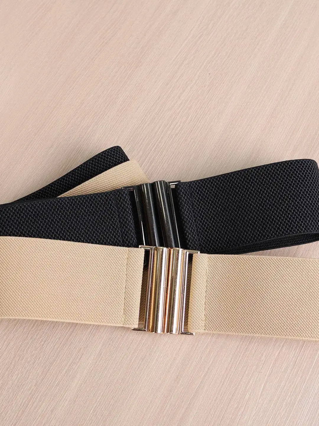 伸縮性のある女性用パファージャケット-ウエストベルト-装飾用伸縮性ウエストバンド-カーキ-コットン-特殊アクセサリー-ゴールドバックル-カジュアルスタイル