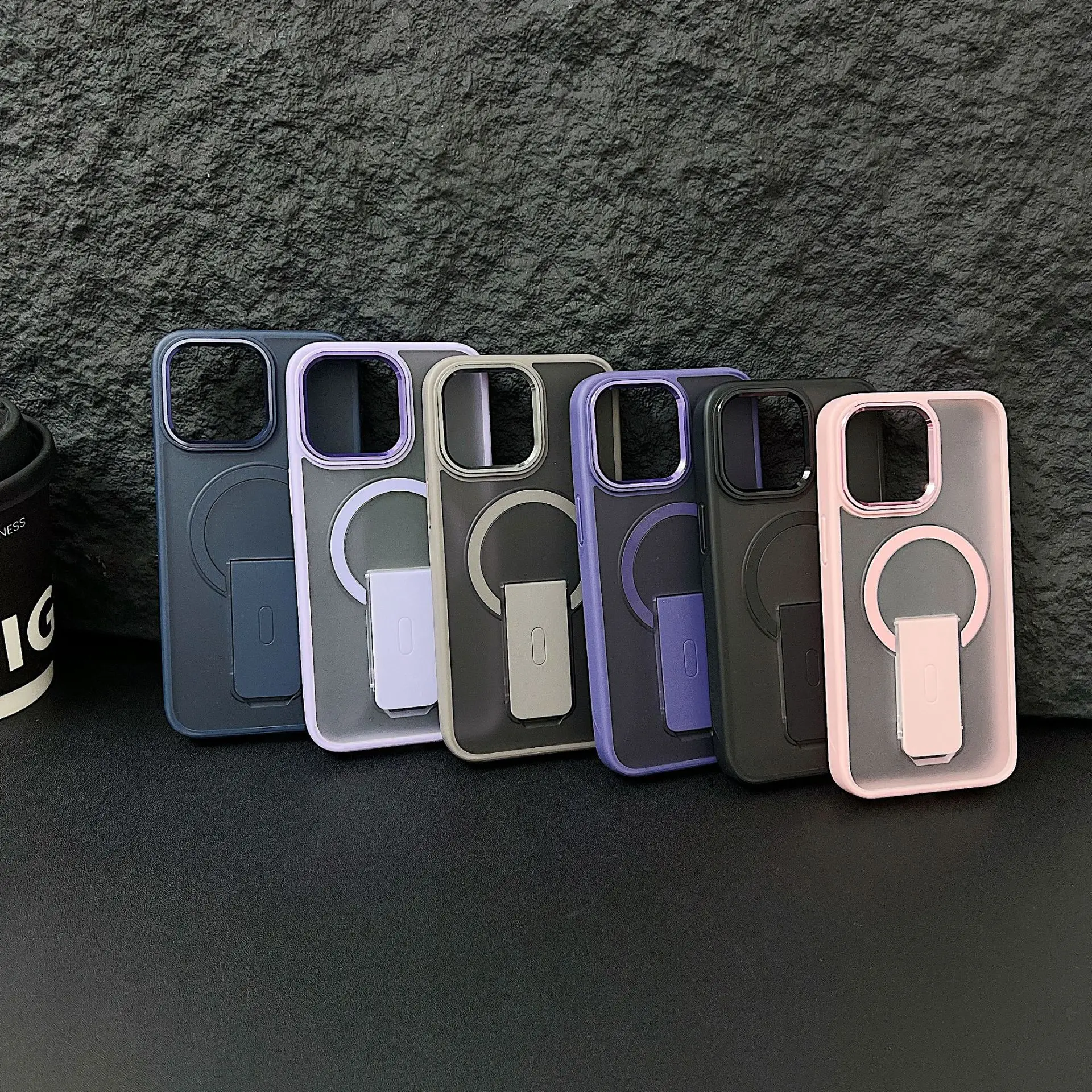 

The new dazzling invisible magnetic suction bracket is suitable for iPhone17 mobile phone case large window matte, skin feeling