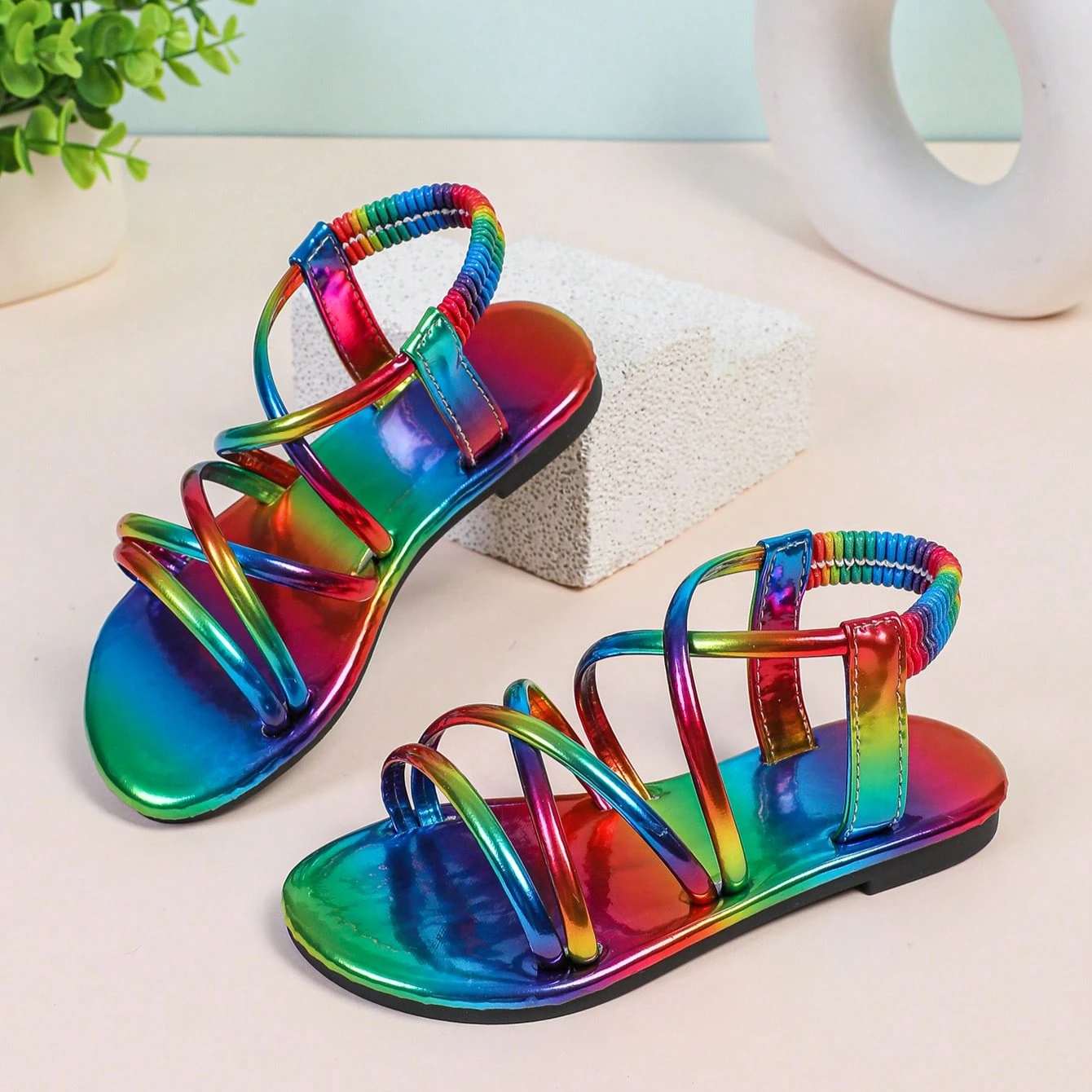 Bunte Ledersandalen für kleine Mädchen 2026 – Neue Sommer-Kindersandalen mit Riemen, rutschfest, trendig, modisch, für Schule, Outdoor, Barfuß – Detail 2