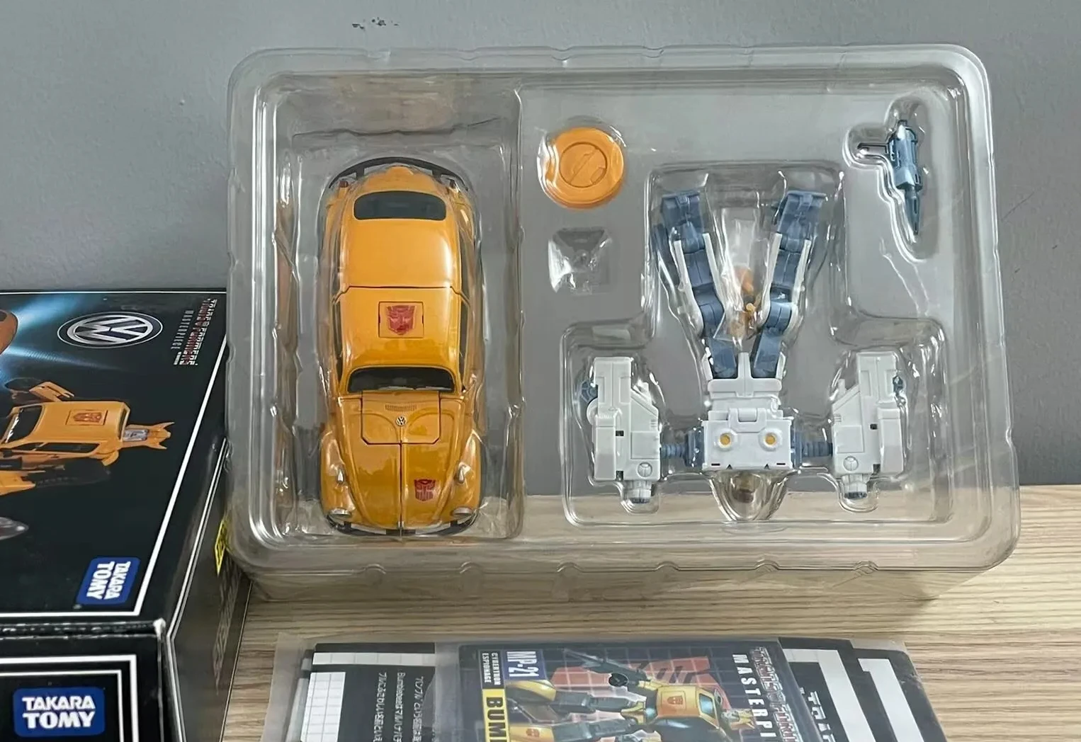 Takara Tomy Transformers MP21 Bumble Transformer Spielzeug Anime Actionfiguren Sammlerstück Roboter-Modell Spielzeug Ornamente Figur