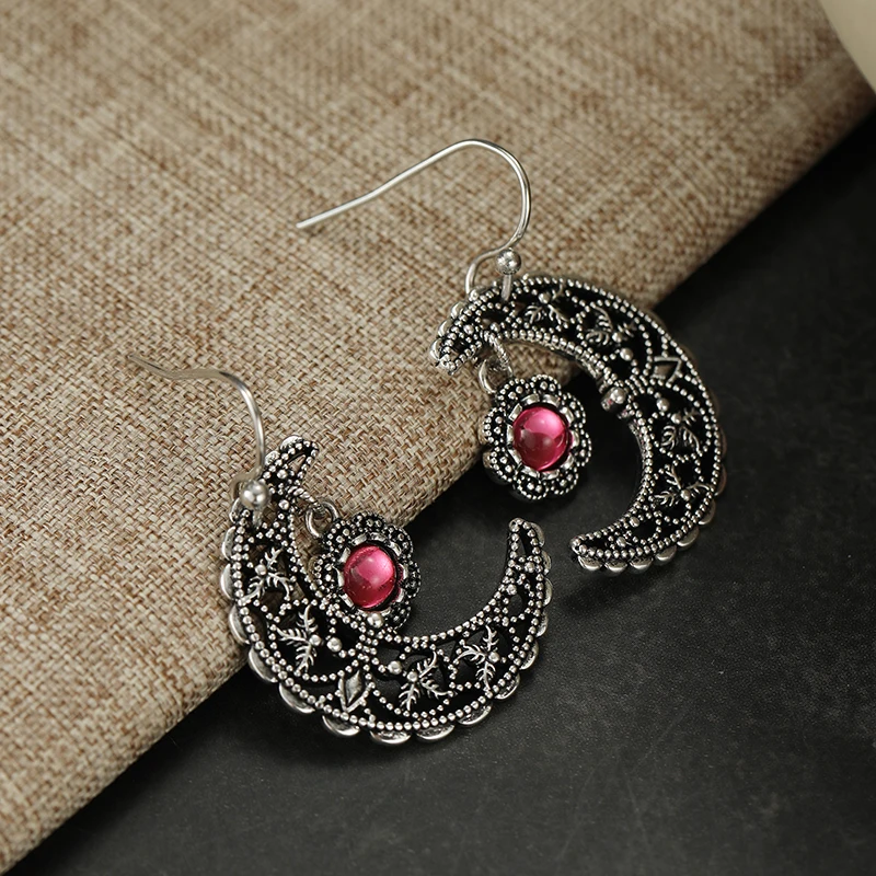 Vintage Inlaid Red Stone Moon  - Ethnic Fashion Wear For Women 评论和价格