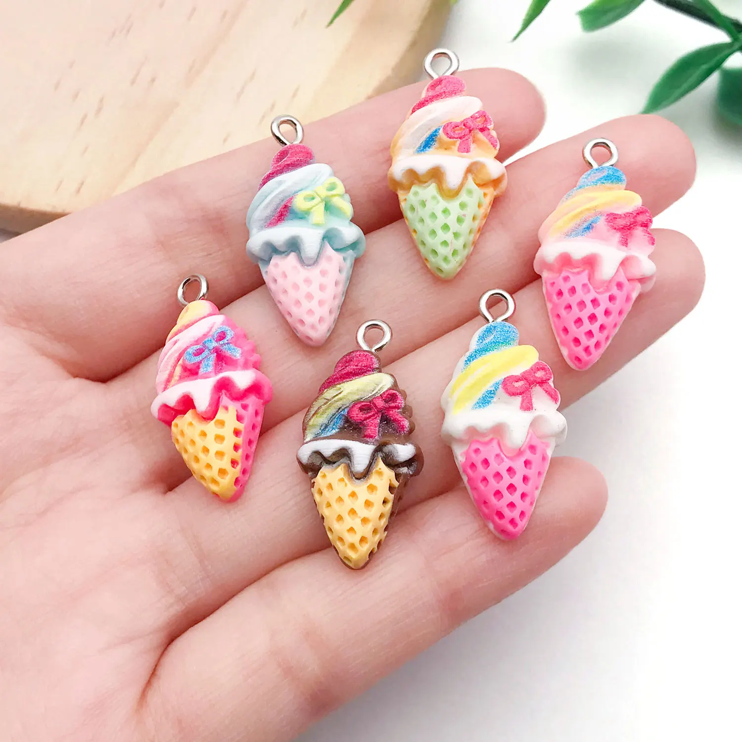 12 ciondoli realistici a cono di gelato - pendenti da dessert in resina per gioielli fai da te e decorazioni per la custodia del telefono