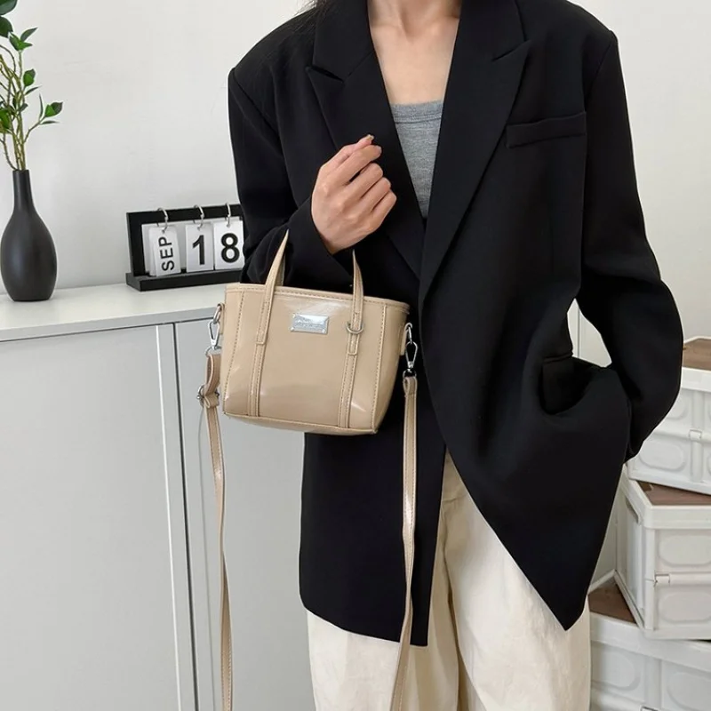 

High Quality Shoulder Bag For Ladies, Premium Leather Messenger Option, Elegant Design For Everyday Carry