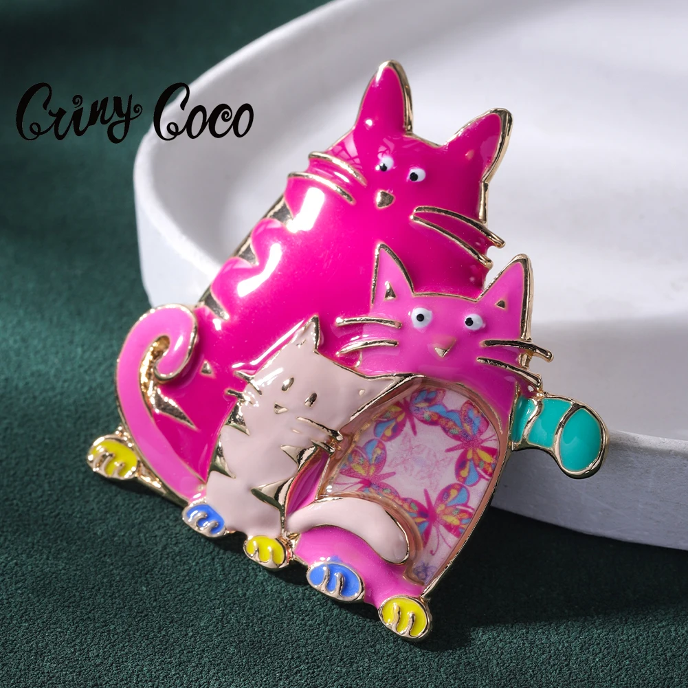 Cring Coco Cat Family spilla Pin Jewelry smalto rosa Cartoon Animal spille per le donne borsa Party Cloth regalo per la festa della mamma 2024