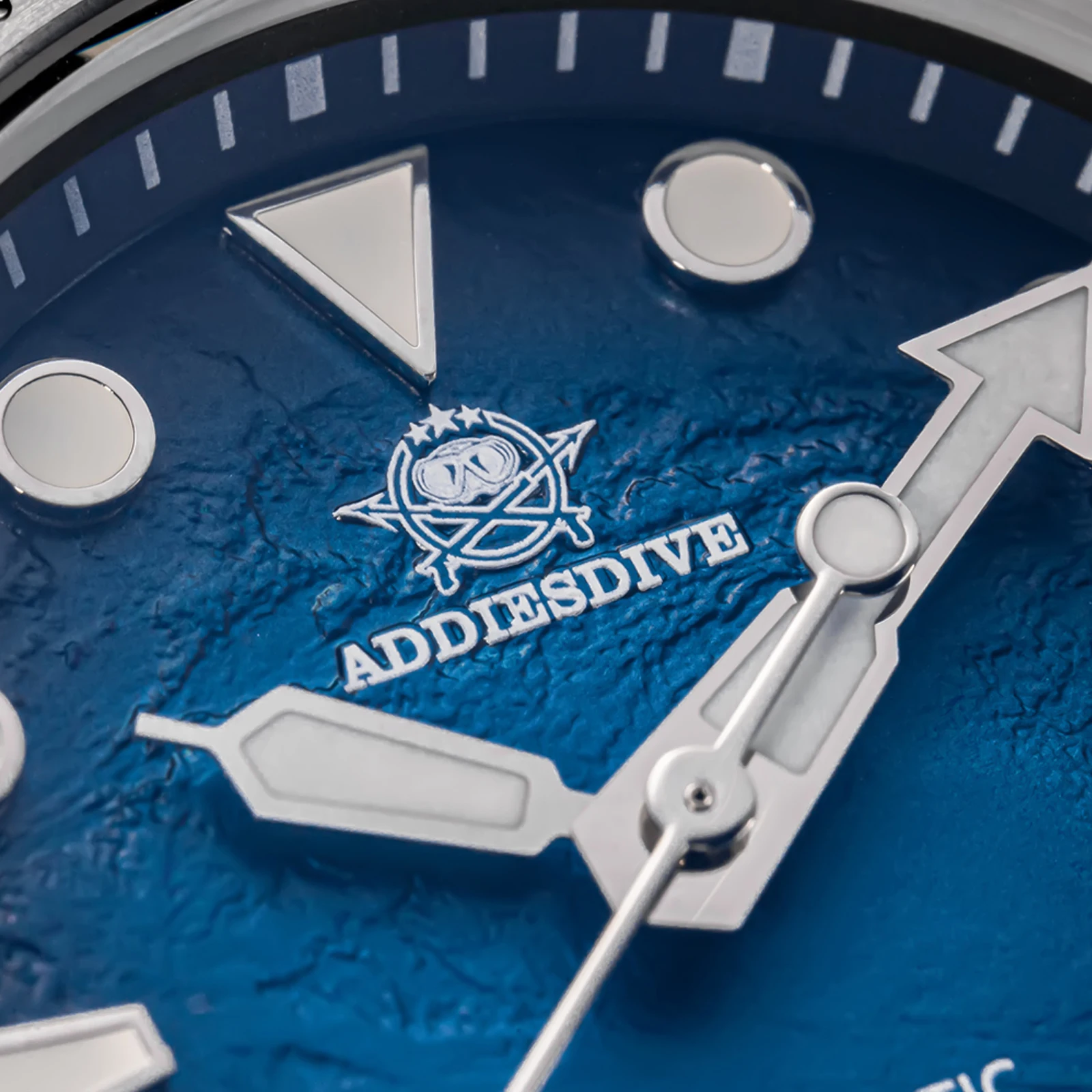 ADDIESDIVE 39mm Men\'s Automatic Mechanical Wristwatch Sports Sapphire Glass Watch 300M Diving 3D Surf Gradient Blue Dial Watches