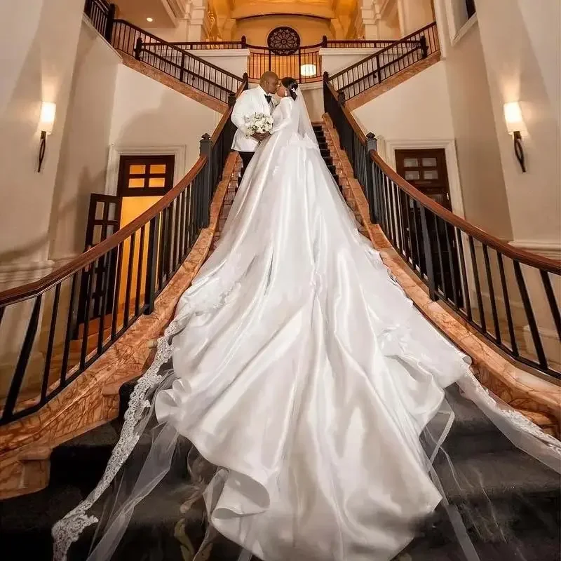 Customized Princess Satin Wedding Gowns V Neck Long Sleeve Lace Appliques Decoration Bridal Dresses Vestido De Fiesta Boda
