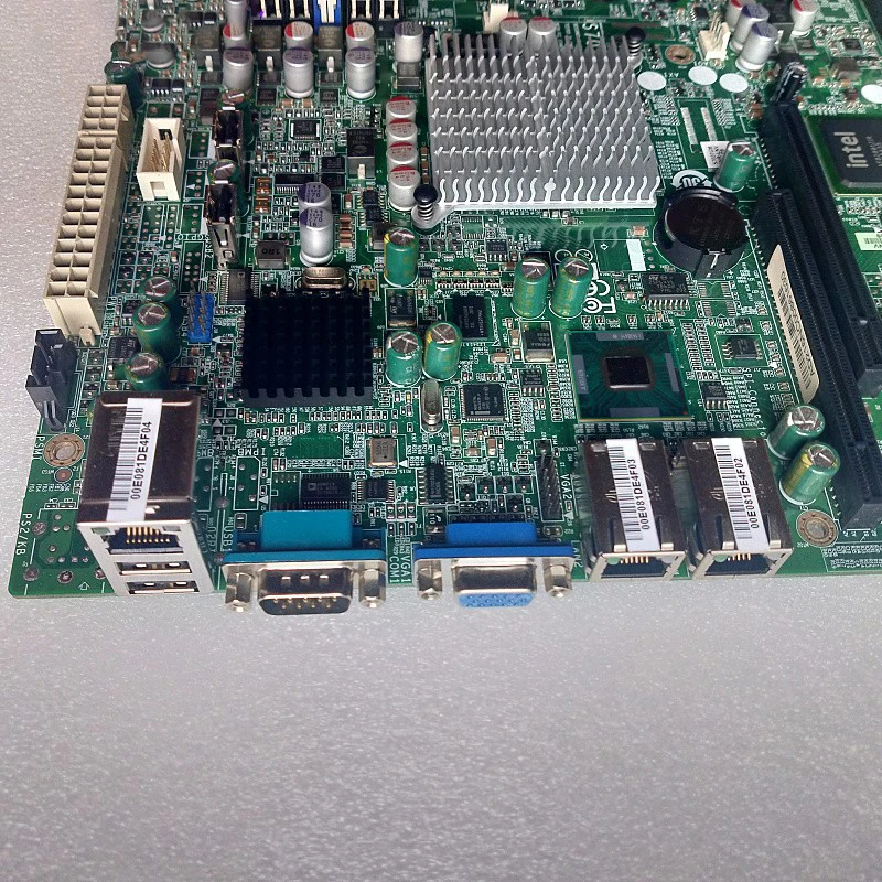 

Идеальная тестовая материнская плата R525 G3 S7027 11013773 11012949